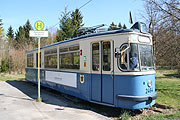 Hinterm  Grünwalder Forstwirt steht auch noch ein echter Trambahn-Wagen (Foto: MartiN Schmitz)